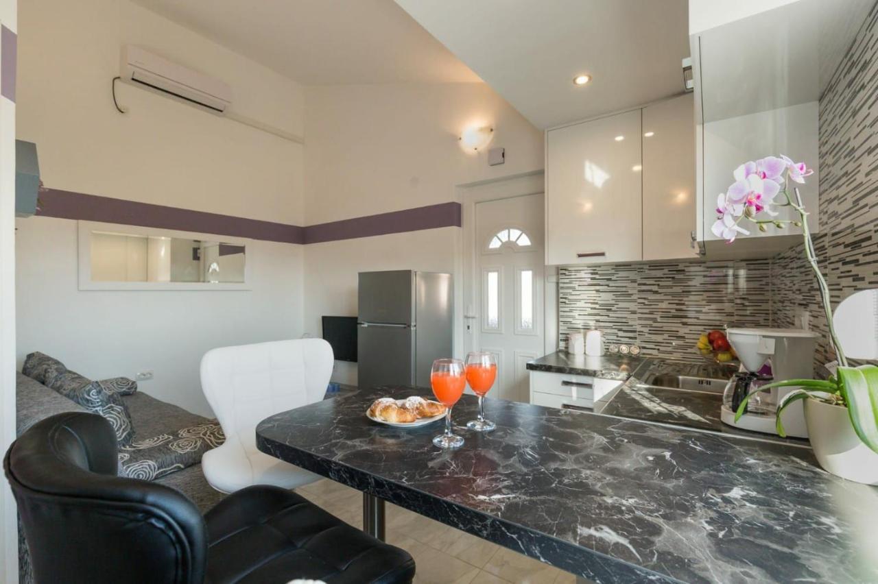Dalmatian Modern With Tavern Apartment *