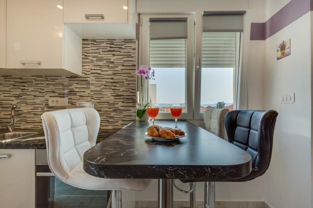 Dalmatian Modern With Tavern Apartment